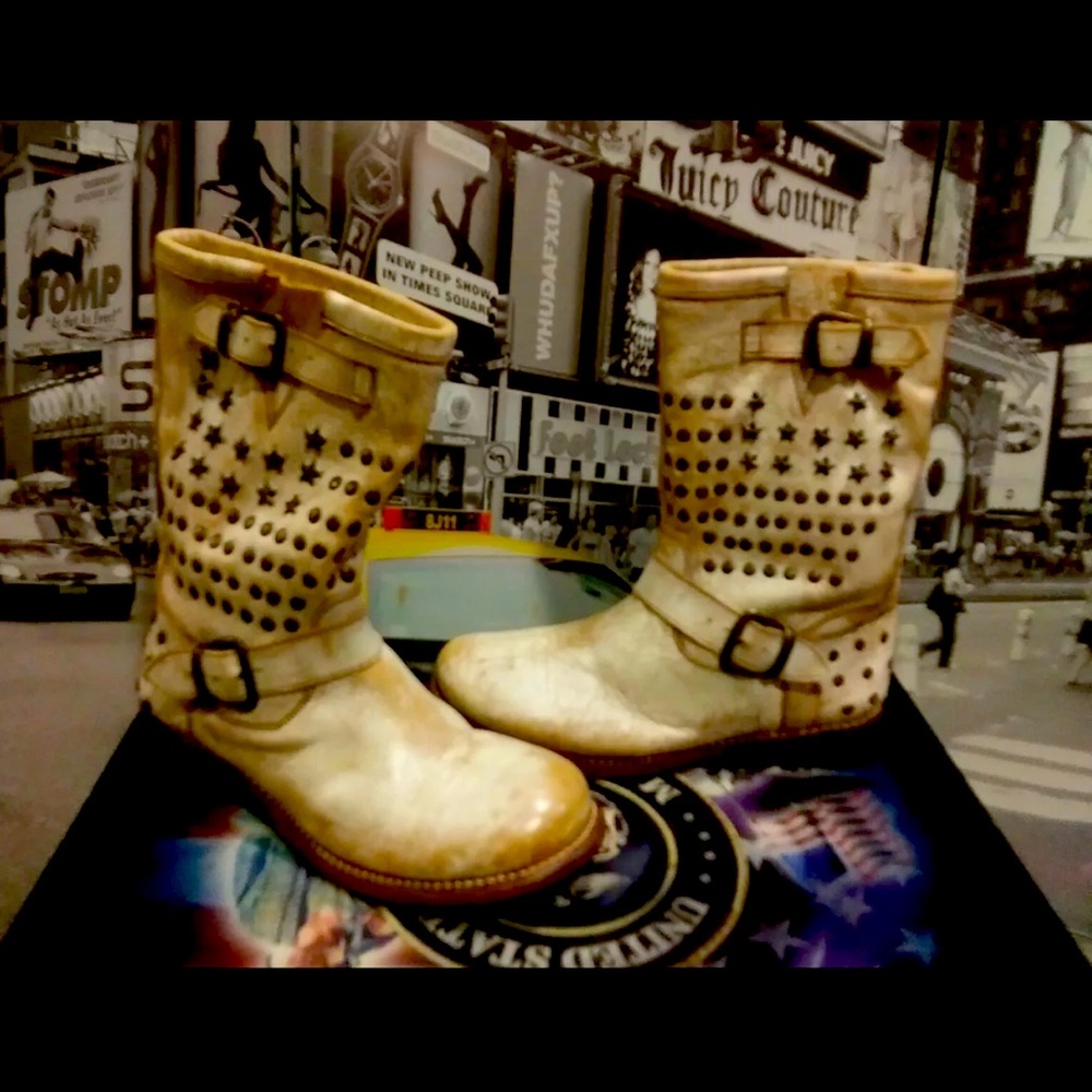 Bed Stu Whacky Biker Boot 👢 Distressed w/ studs size 8.5 but fits more like 7.5
